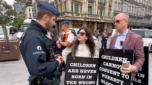 Four Minutes in Madrid: Chris Elston Arrested by Police Over Public Signs